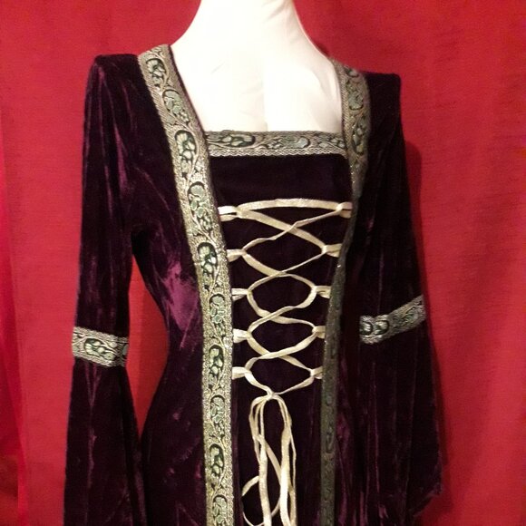 Renaissance Lady Hallowe'en Costume Purple Velour Gold Trim Size S/M - Picture 2 of 7